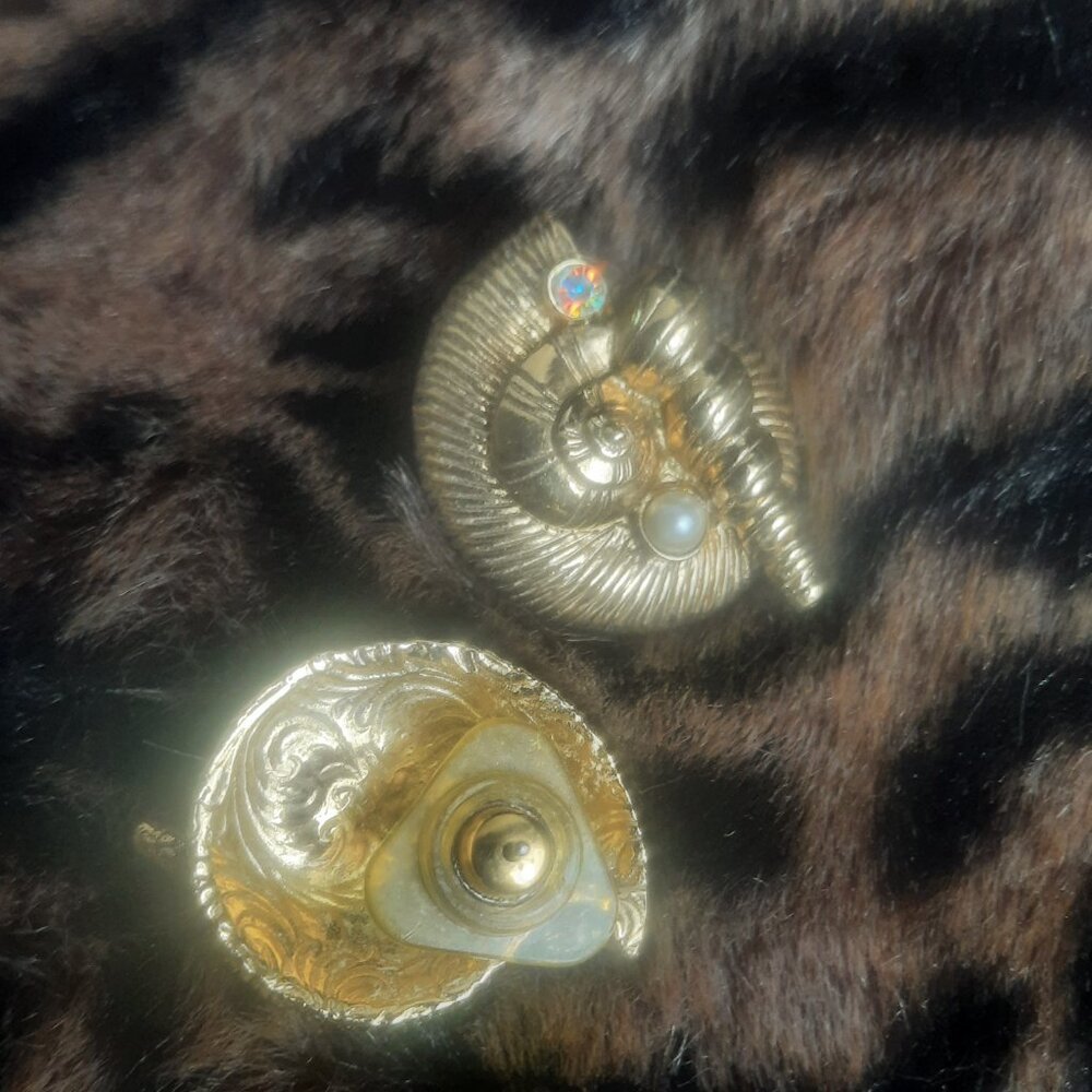Vintage Gold Tone Seashell Earring Studs Faux Pearl & Rhinestone Mermaid Ocean